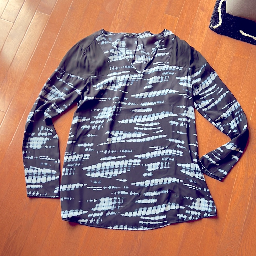 Noir Navy Blouse
